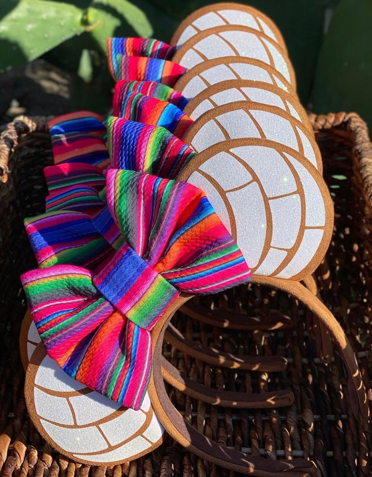 White Concha Sarape Bow Eara